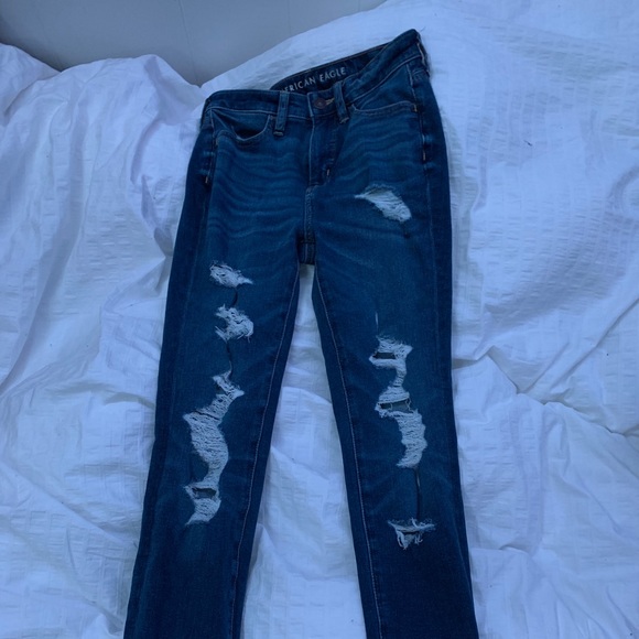 Ripped super high rise jeans! - Picture 1 of 4